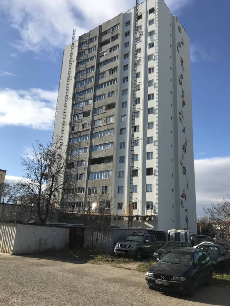 Подемни платформи под наем - град Пловдив - 16 етажен блок