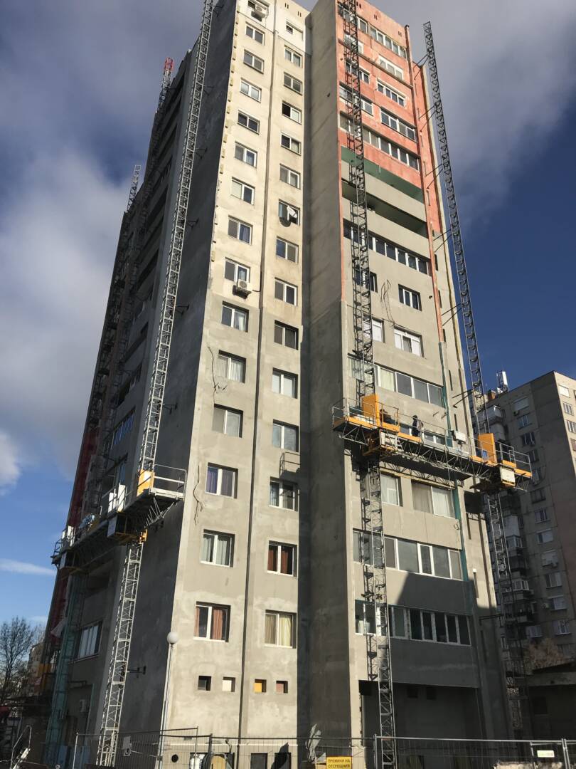 Подемни платформи под наем - град Пловдив - 16 етажен блок